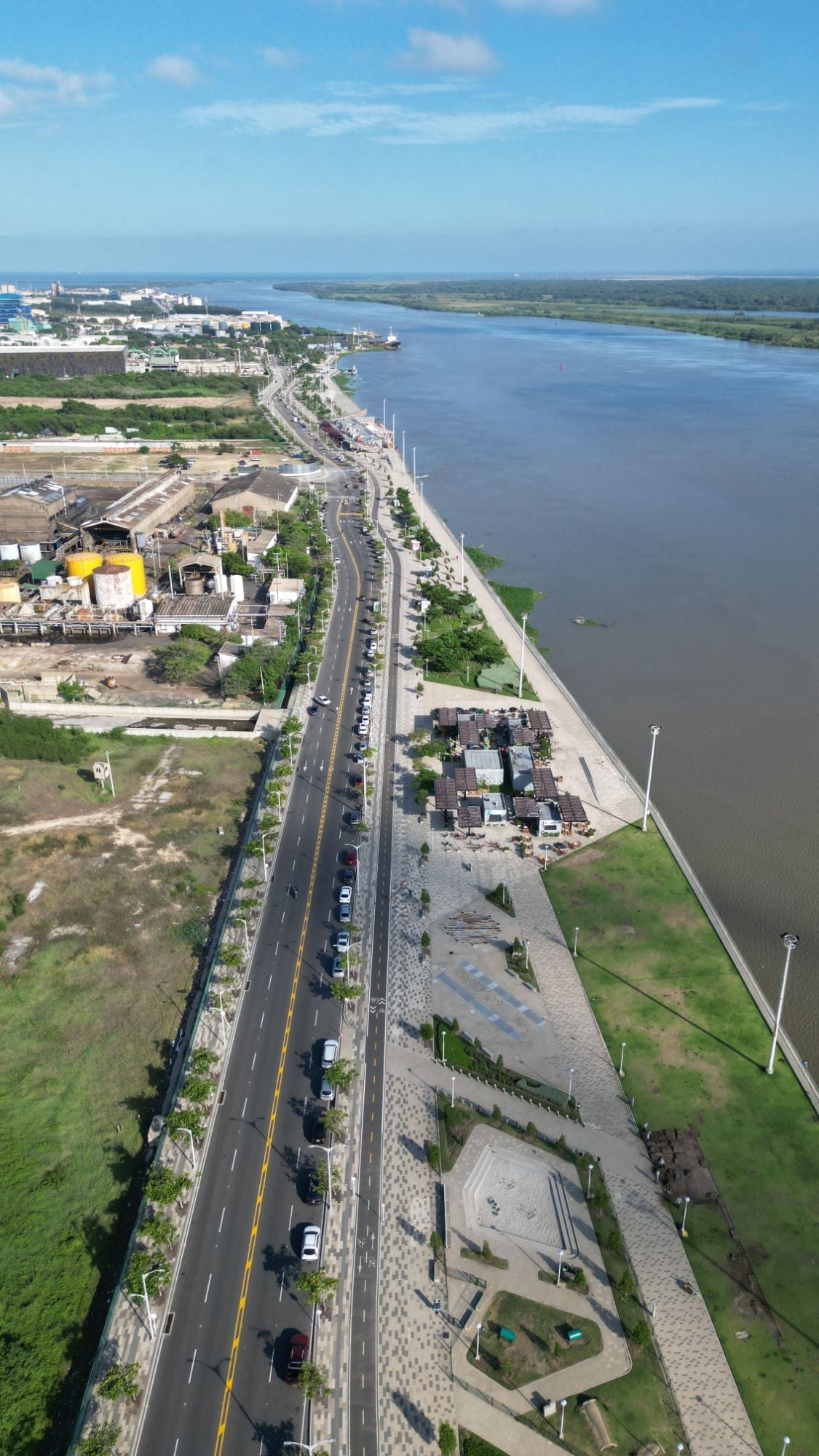 Vista aérea del Gran Malecón del Río Magdalena en Barranquilla